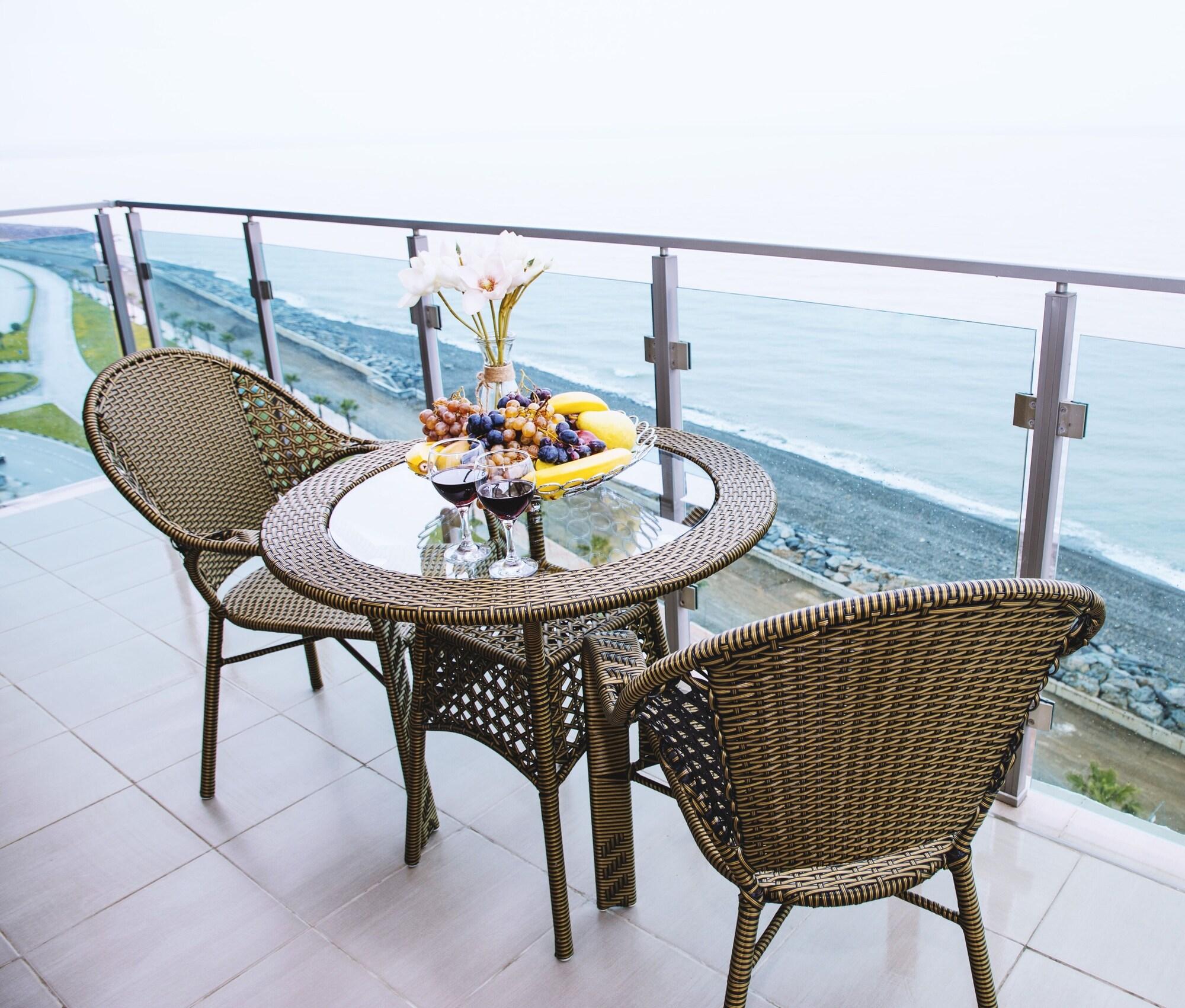 Aqua Batumi Hotel & Apartments Exteriör bild