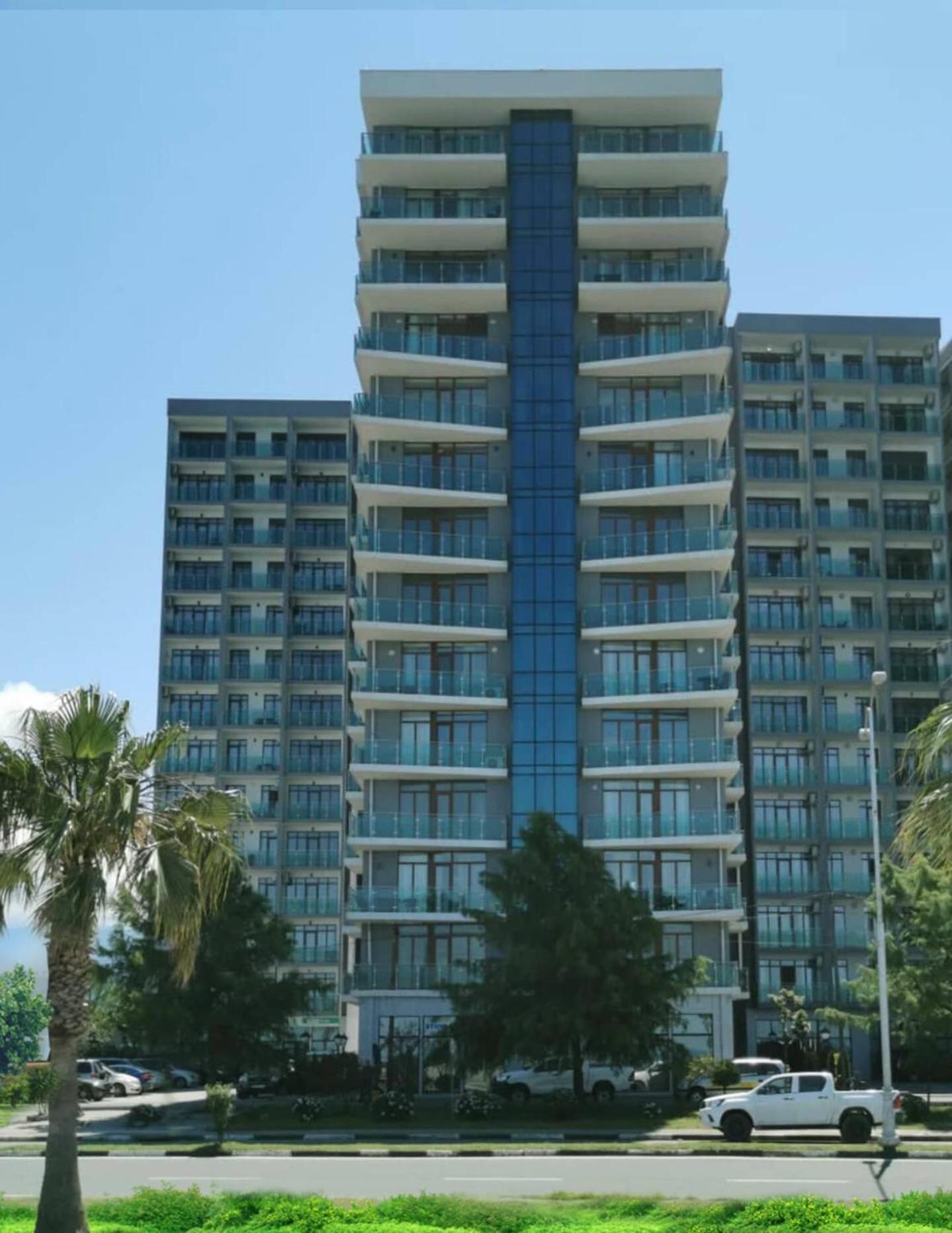 Aqua Batumi Hotel & Apartments Exteriör bild