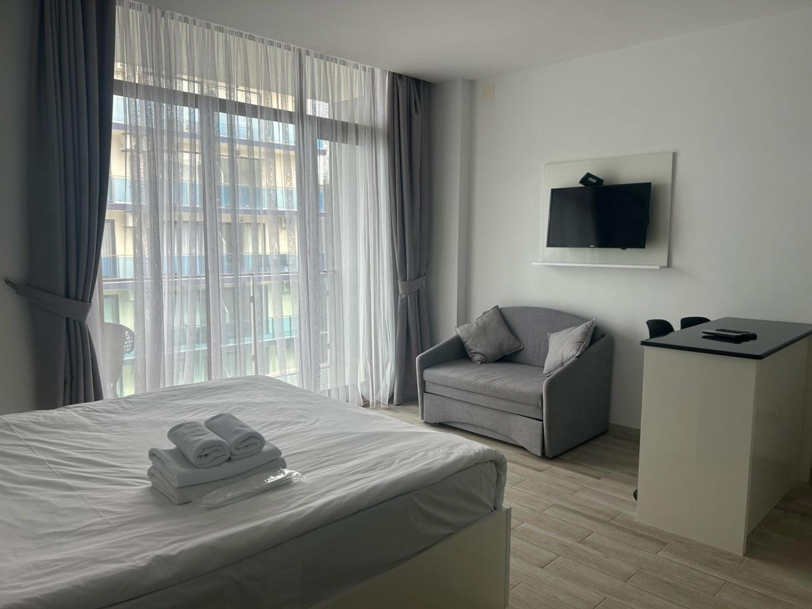 Aqua Batumi Hotel & Apartments Exteriör bild